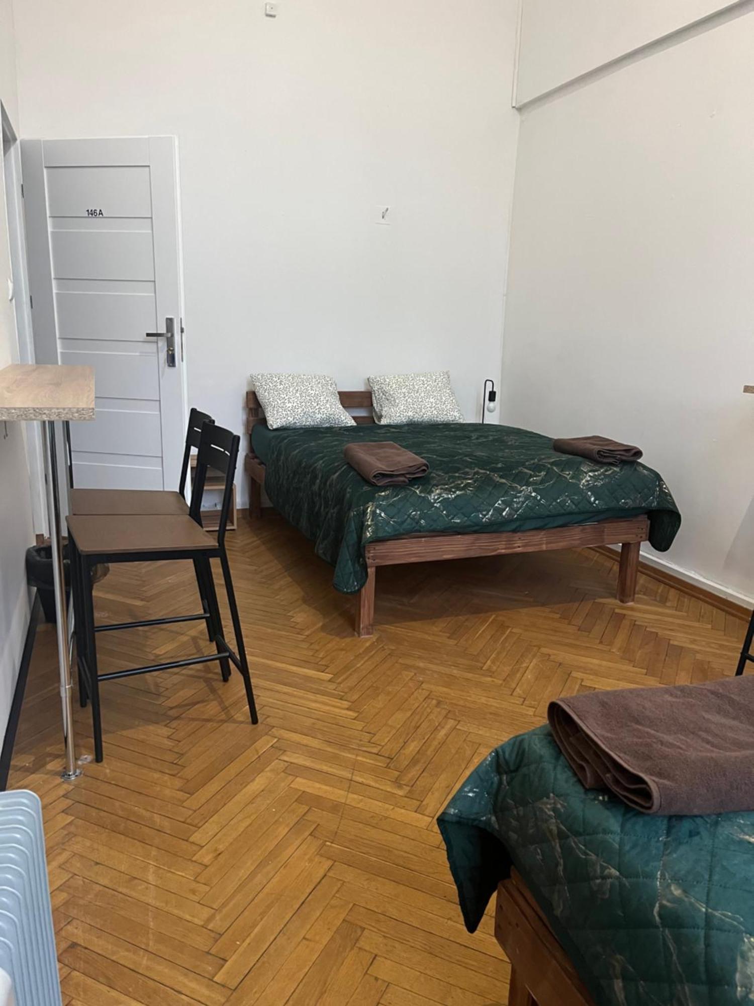 Tom Hostel Cracovie Extérieur photo